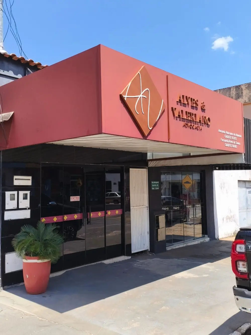 Fachada do Alves & Valeriano, em São Luís de Montes Belos – GO